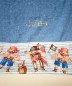 Alternative view of Badlaken met piraat 70 x 140 cm. - geborduurd met jouw naam