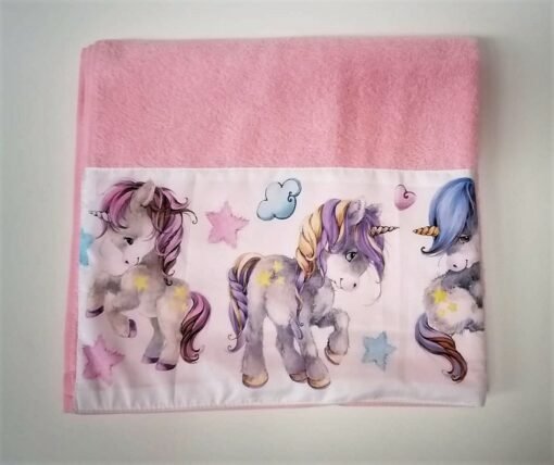 Badlaken met unicorns 70 x 140 cm.