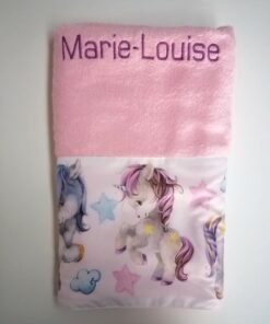 Badlaken met unicorns 70 x 140 cm. - geborduurd met jouw naam